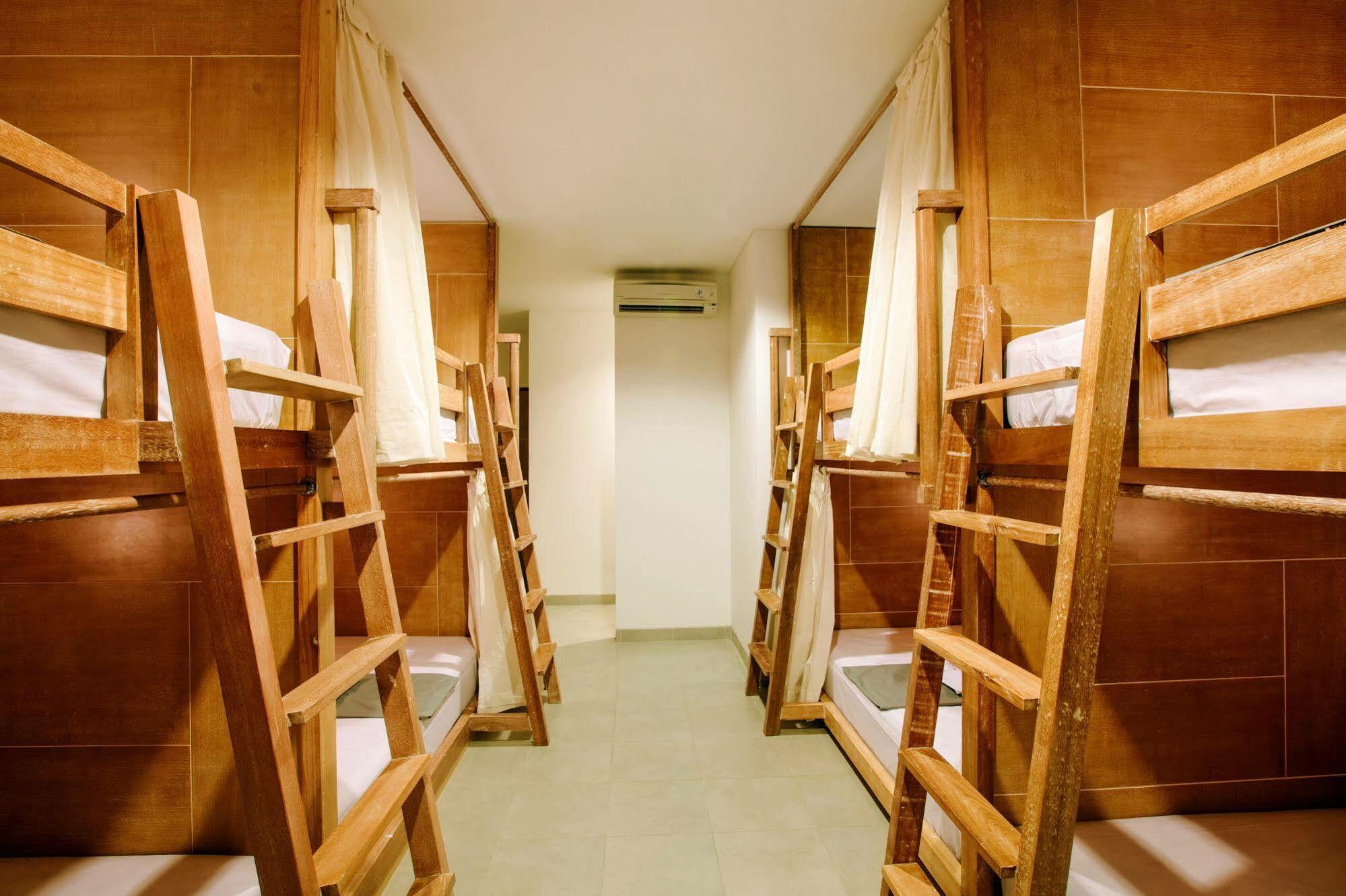 Lokal Bali Hostel Kuta Lombok Eksteriør bilde